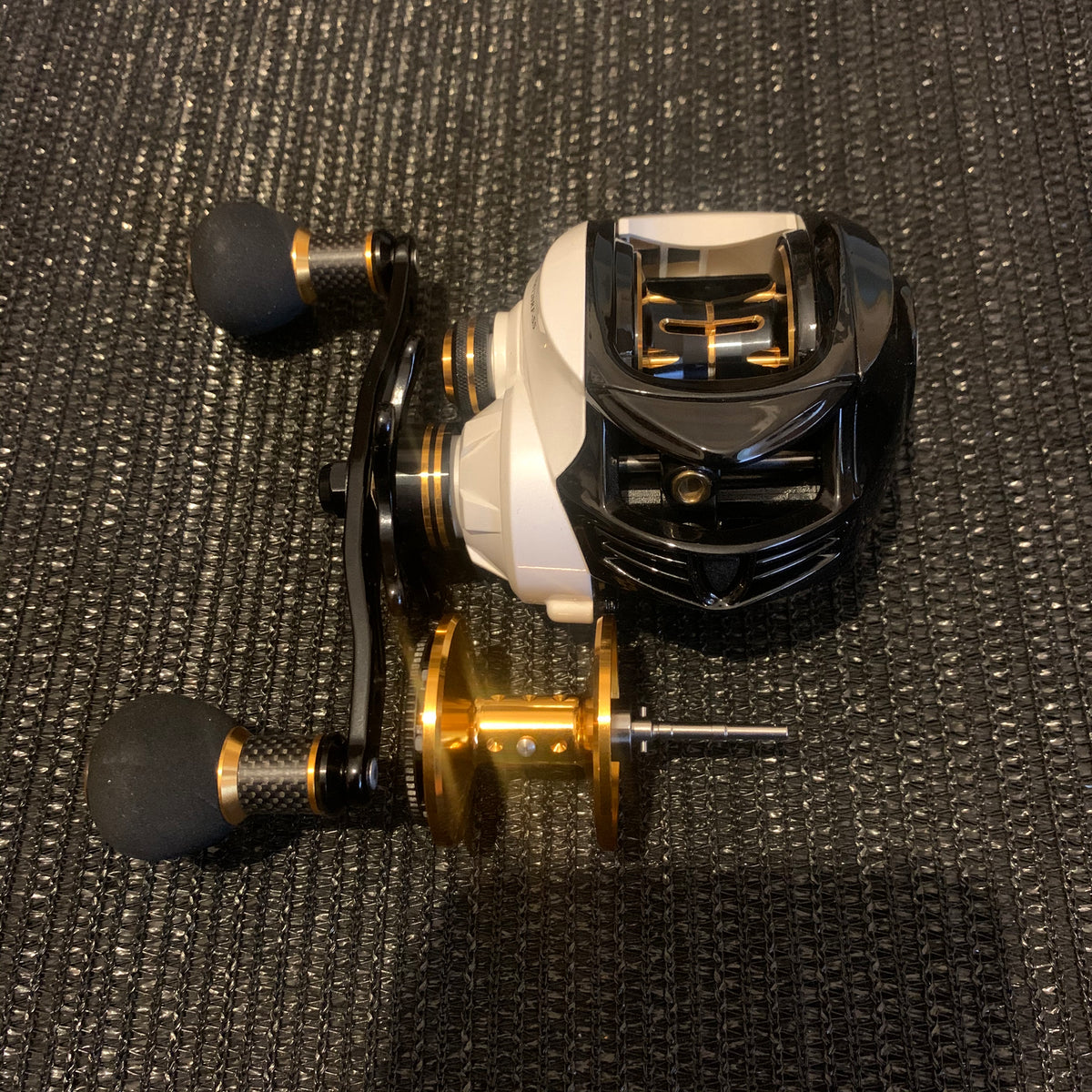 D.M.K. BLACK MAMBA Baitcaster Reel